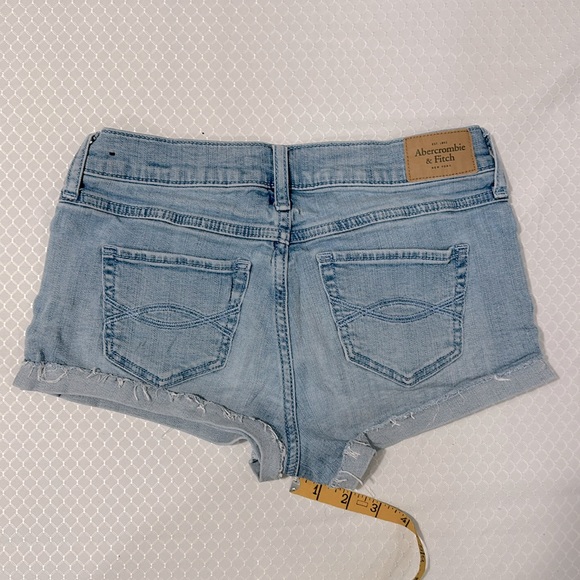 American Eagle Size 0 / 25 soft, light blue jean shorts. Frayed hem - Picture 3 of 5